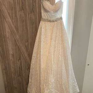 Unworn Paloma Blanca Ivory Wedding Gown